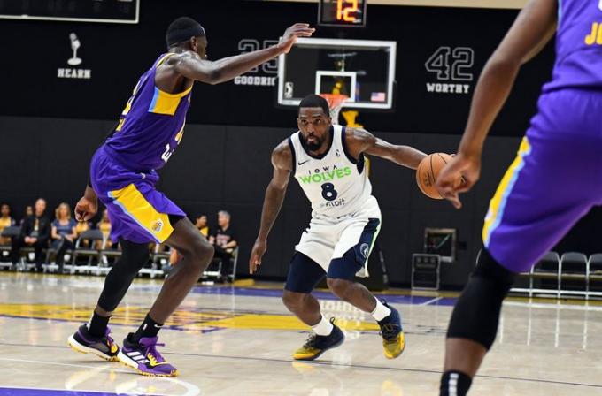 Iowa Wolves vs. Santa Cruz Warriors at Wells Fargo Arena